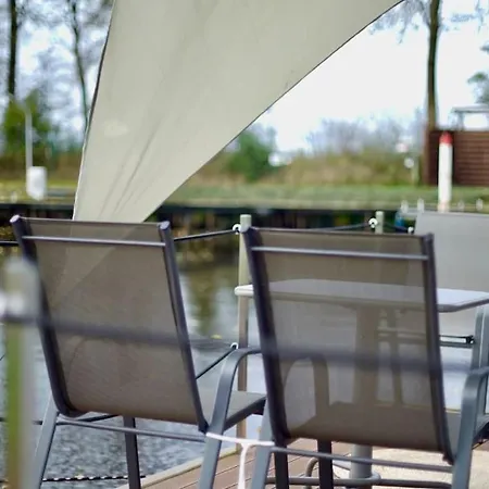Bateau-hôtel Waterhome 1 *